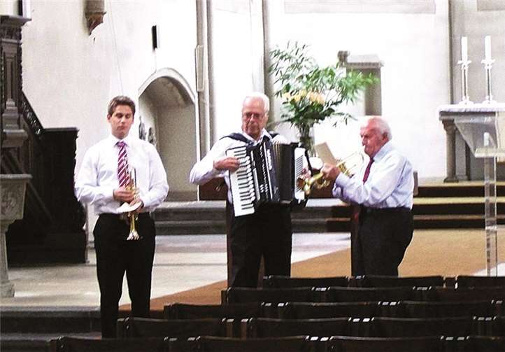 Für musikalische Untermalung des Beitrags sorgten Aaron Friedland, Matthias Busenkell und Heinz Meurer. privat