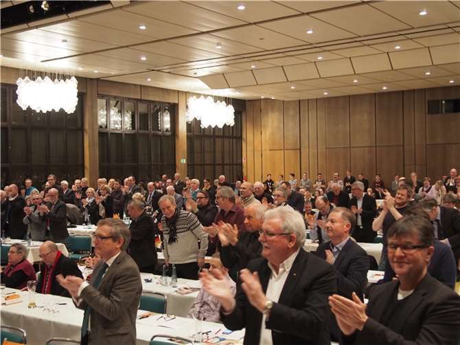 Für seine motivierende Rede wurde Dr. Adolf Weiland mit stehenden Ovationen gefeiert.