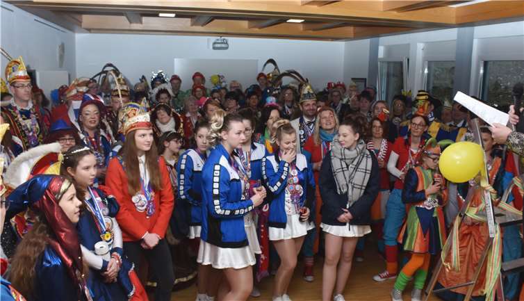 Für seine tolle närrische Begrüßungsrede erhielt Bürgermeister Breithausen rechts Zugaberufe.