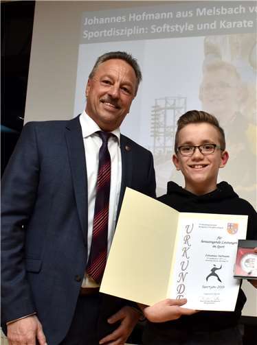Für seinen Weltmeistertitel wurde Johannes Hofmann aus Melsbach von Bürgermeister Breithausen geehrt.j