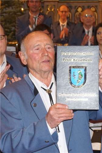Für stolze 60 Jahre wurde Peter Kessel im Rahmen des Konzertes ausgezeichnet.STUKO