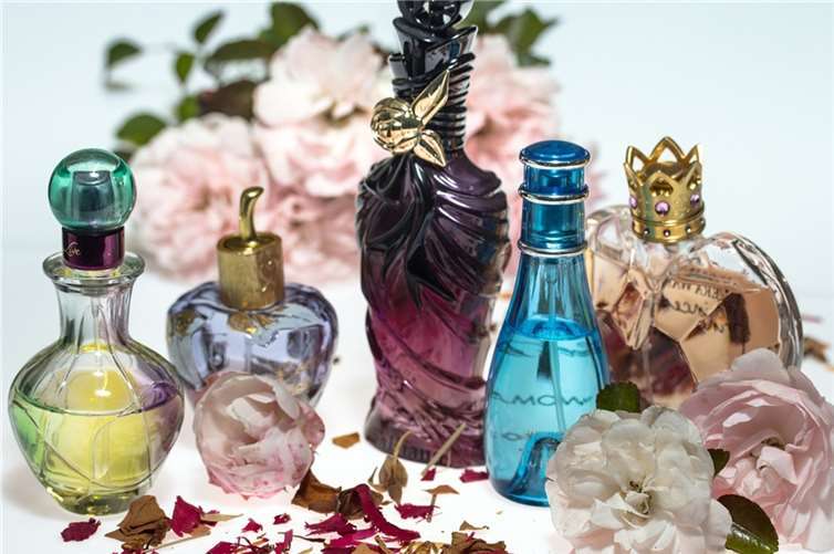 Für über 800 Euro wurden Parfums und Nagelscheren geklaut ... da kommen einige zusammen.