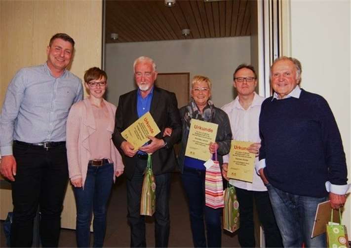 Für viele Jahre Treue zum Verein erhielten die Geehrten Urkunden und den Dank des Vorstandes.Privat