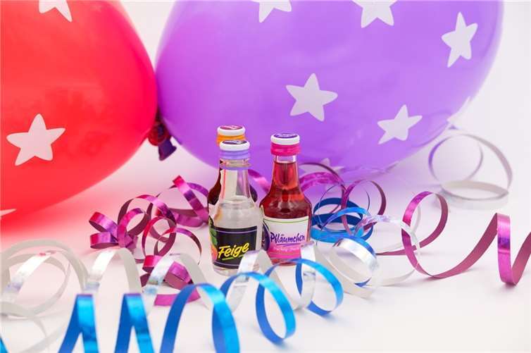 Für viele Jecke gehört der Konsum von Alkohol zum Karneval genauso selbstverständlich dazu wie Kamelle und Bützchen.  Foto: pixabay.com