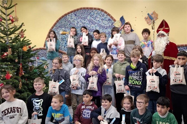 Für viele der Mädchen und Jungen war es das erste Mal, den Nikolaus live zu erleben. Foto: AWO Polch