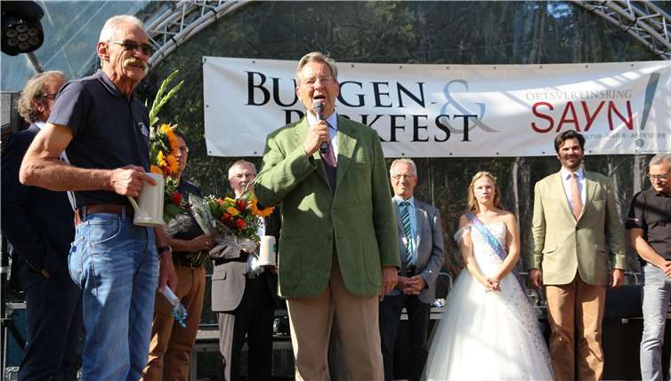Fürst Alexander zu Sayn-Wittgenstein-Sayn verabschiedet Rolf Barthel von der öffentlichen Bühne.
