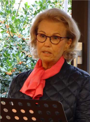 Fürstin Gabriela, Schirmherrin des Vereins, spricht zu den geladenen Gästen von dem großen Einsatz, den Lichtzeichen für das Leben schenkt