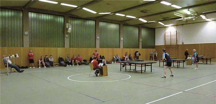 „Full house“ in der Leyberghalle: G.Schneider und S.Hillger im Einzel.Privat