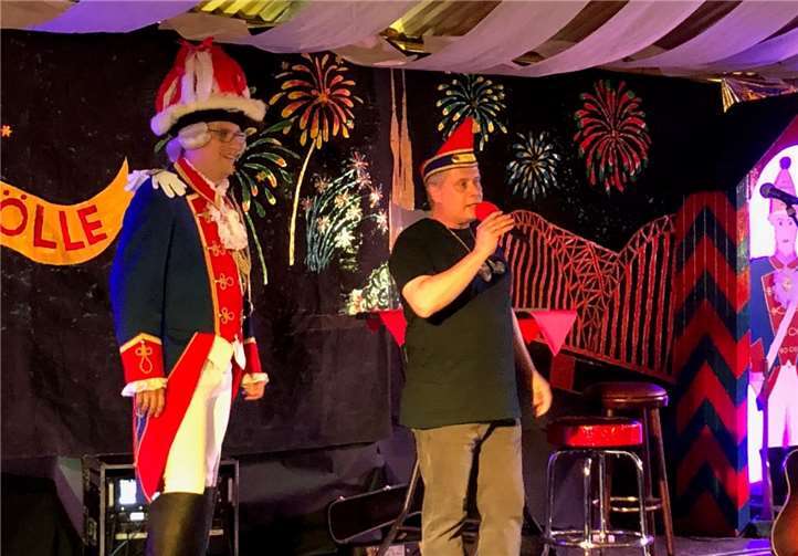 Funken-Kommandant Daniel Brandau undKG-Vorsitzender Markus Feix begrüßten mehr als 400 Gäste.