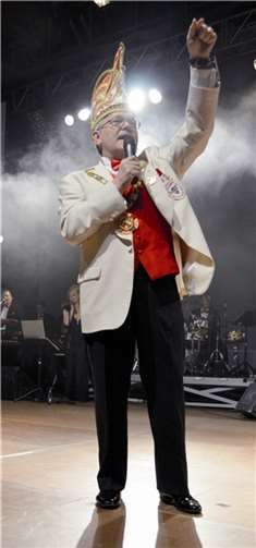 Funken Präsident Joachim Piwonka führte durch dasProgramm der Trockensitzung.