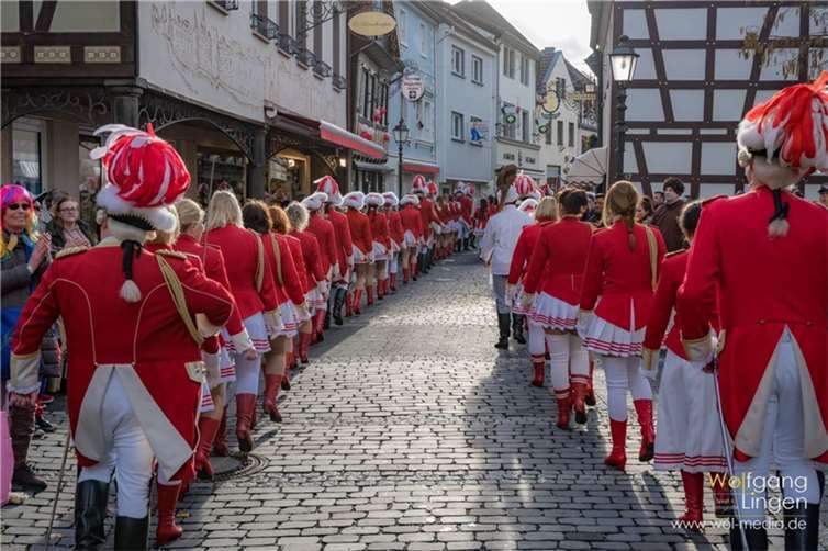 Funkencorps Rot Weiss Heimersheim am Rosenmontag 2019 bei der Karnevalseröffnung...
