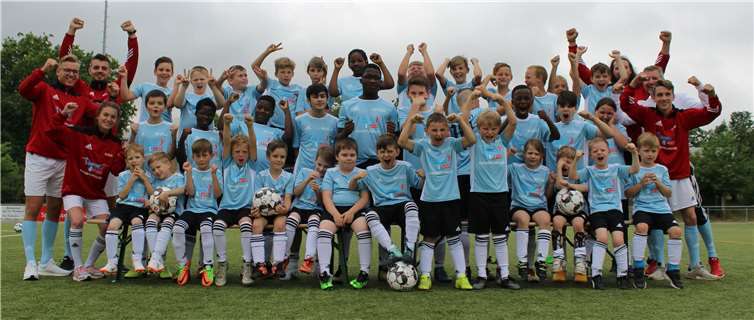 Fußball, Freunde, Ferienspaß: 40 Kinder nahmen am sechsten Caritas-Fußballcamp teil.Privat