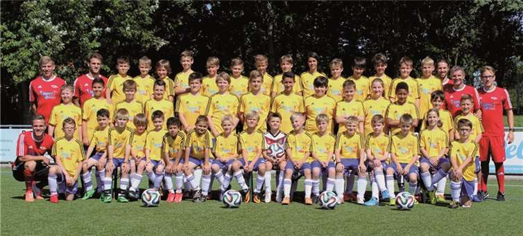 Fußballbegeisterung pur im Weiherstadion Fußball, Freunde, Ferienspaß. 45 Kinder nahmen am Fußballcamp in Weitersburg teil.privat