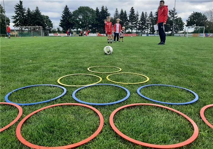 Fußball-Parcours waren vor allem Geschicklichkeit und gutes Ballgefühl gefragt.