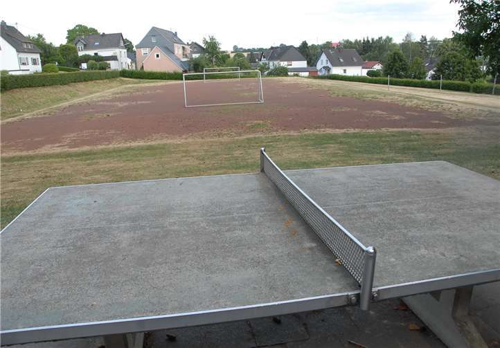 Keine Ferien mehr im Jugendheim Urbach Fußball, Tischtennis, Schwimmen, Wandern in der Natur und viele andere Beschäftigungsmöglichkeiten wurden hier geboten.