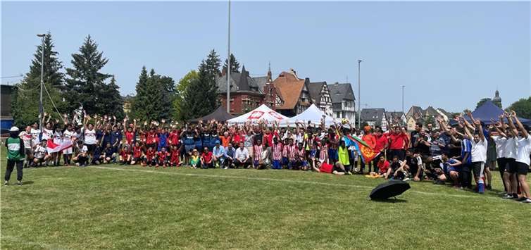Fußball verbindet: Wichtiger als die sportlichen Leistungen ist das starke Gemeinschaftsgefühl unter allen Beteiligten. Foto: Mark Borger