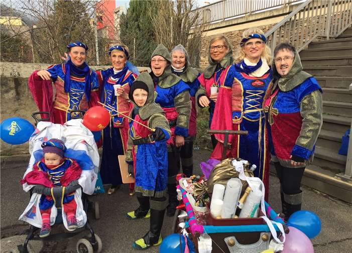 Fußgruppen in originellen und aufwendigen Kostümen sorgten für einen gelungenen Schwerdonnerstagsumzug in Lehmen.  privat