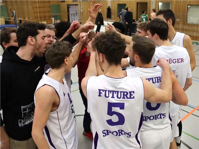 Future Sports feiert den Sieg.