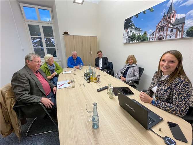 GEWI-Geschäftsführerin Sofia Lunnebach (Foto, r.) empfing die Vertreter der CDU-Kreistagsfraktion (v.l.n.r.) Karl-Heinz Sundheimer, Pia Wasem, Guido Ernst, Detlef Odenkirchen und Ingrid Strohe.  Foto: Michael Schneider