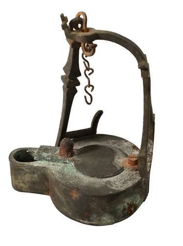 GEgenstände aus der musealen Sammlung der Stadt werden dort zu sehen sein, so wie diese Öllampe... Fotos: Andreas Schmickler