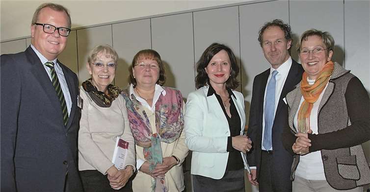 GF Dr. Ulrich Bammer, Dr. Angelika Pick, Andrea Beckschäfer, Ute Hein (Vorsitzende FU), GF Jörg Ostermann und Maike Scholz (v.li.). privat