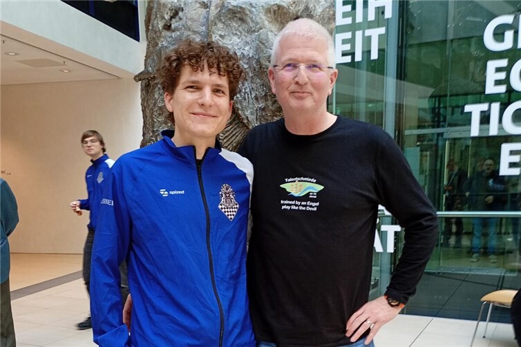 GM Luis Engel und SCTS-Spielertrainer Thorsten Kammer in Berlin