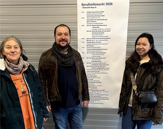 GRÜNE der Stadtratsfraktion am Berufsinfomarkt der BBS (v.l.): Birgit Stupp, Christoph Scheuer, Sarah RößelFoto: Sarah Rößel