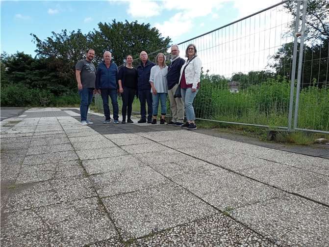 GRÜNE vor der nordwestlichen Ecke des ehemaligen TWIN.  Foto: Bündnis 90/Die GRÜNEN