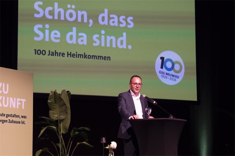 GSG-Geschäftsführer David Meurer stellte in seiner Begrüßung nicht Zahlen und Bilanzen in den Mittelpunkt, sondern die Menschen – Mieter ebenso wie das GSG-Team. 