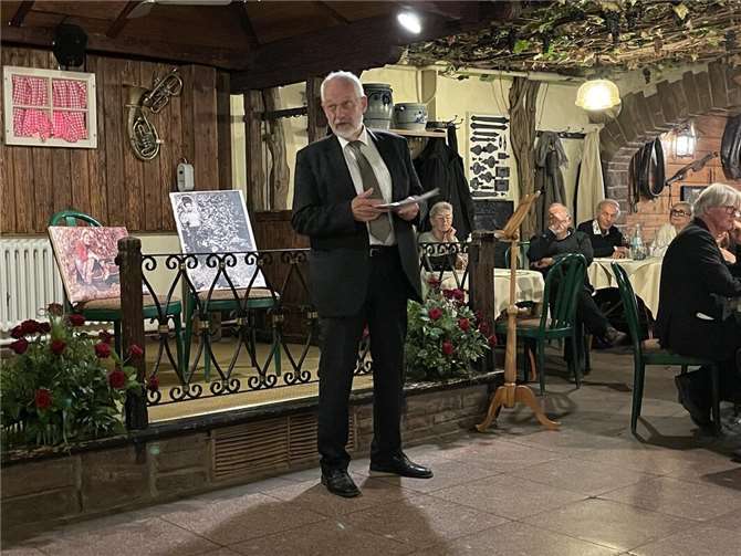 GVU-Vorstandsvorsitzender Werner Geißler begrüßt die Mitglieder des Geschichtsvereins und die Gäste.