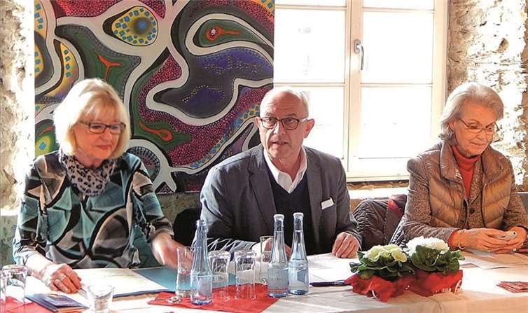 Gaben Auskunft über neue Aktivitäten (v.l.): Karin Planck-Dietz, Bürgermeister Michael Kessler, Fürstin Gabriela zu Sayn-Wittgenstein.-GM-