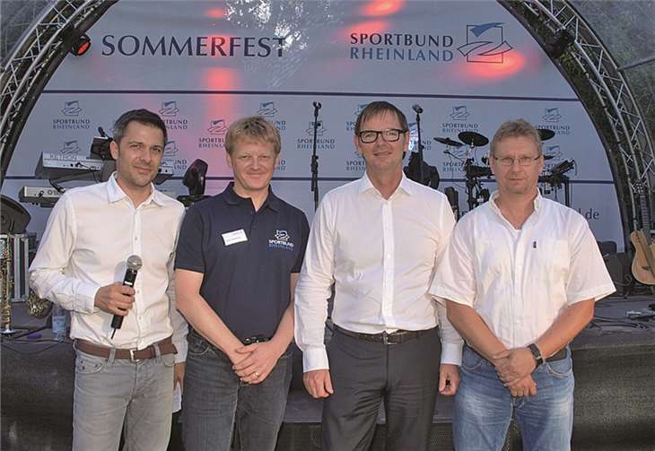 Gaben einen kurzen Einblick in die abgeschlossenen Umbaumaßnahmen der Schulungs- und Veranstaltungsräume (v.li.): Moderator Stephan Brust, Geschäftsführer des SBR, Martin Weinitschke, Architekt Guido Fries und Bauleiter Frank Höser. US