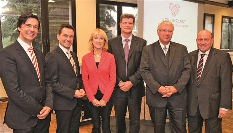 Gaben gemeinsam den Startschuss zur Aktion „Herzinfarkt - Koblenzer retten Leben“ (v. l.): Prof. Dr. Bernhard Brehm, David Langner), Marie-Therese Hammes-Rosenstein, Werner Hemmes, Prof. Dr. Joachim Hofmann-Göttig und Leo Biewer. privat