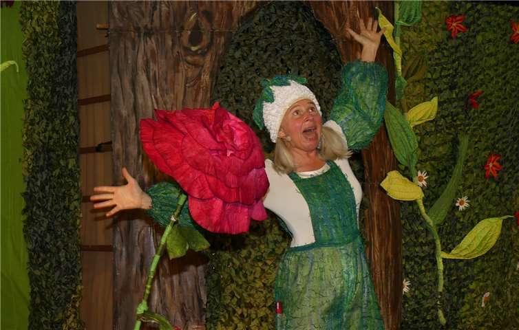 Gabi Mohr begeisterte beim L`UNA-Theaterstück „Das Elfenwunder“ ihr Publikum als angehende Elfe „Zwiene“.