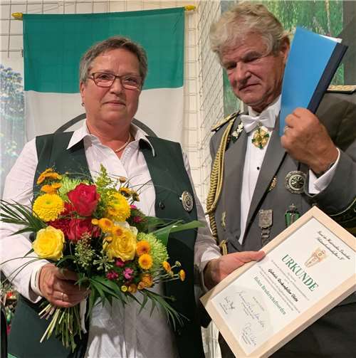 Gabi Rockenfeller-Dietz erhielt den Hohen Bruderschafts-Orden.