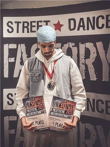 Gabriel Hermes, Kursleiter (nicht nur) in Höhr-Grenzhausen, wurde Deutscher Meister in der Kategorie Solo Show Erwachsene und Vize-Deutscher Meister in der Kategorie Solo Erwachsene.Foto: privat