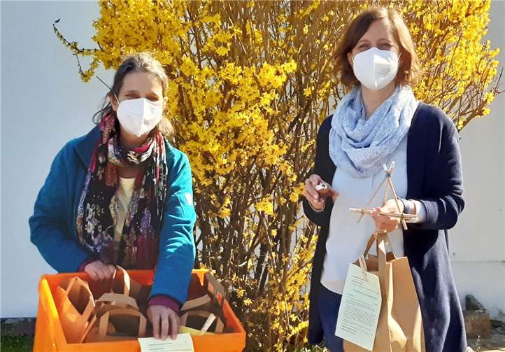 Gabriele Diener und Anke Rauf sorgten für Frühlingsspaß.Foto: privat