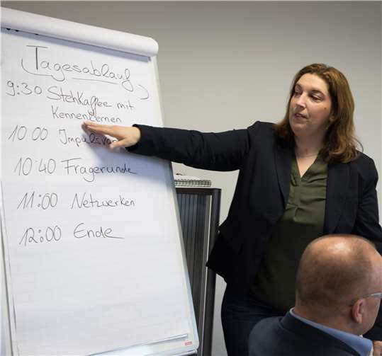 Gabriele Feuerstein erläuterte den Ablauf des ersten Treffens und die Inhalte. -CEW-