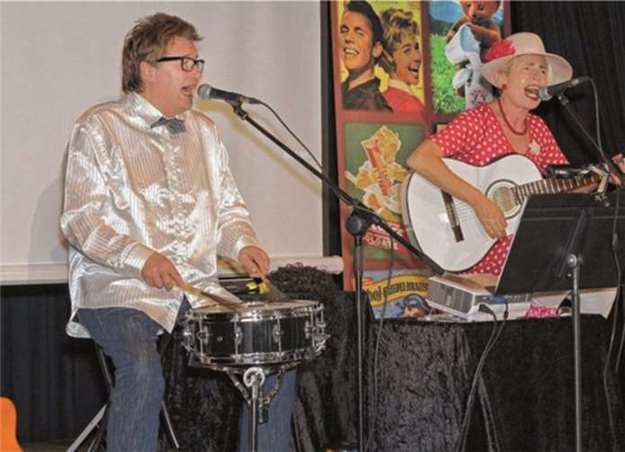 Gabriele und Alexander Russ begeisterten mir ihrem Programm „Himbeereis und flotter Käfer“.  Privat