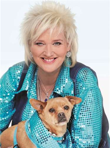 Gaby Köster hält eine Lesung in der Abteikirche. privat