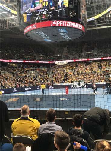 Gänsehaut-Feeling beim Spitzenspiel der Handball-Bundesliga erlebten Bendorfs Handballer in Mannheim.  privat