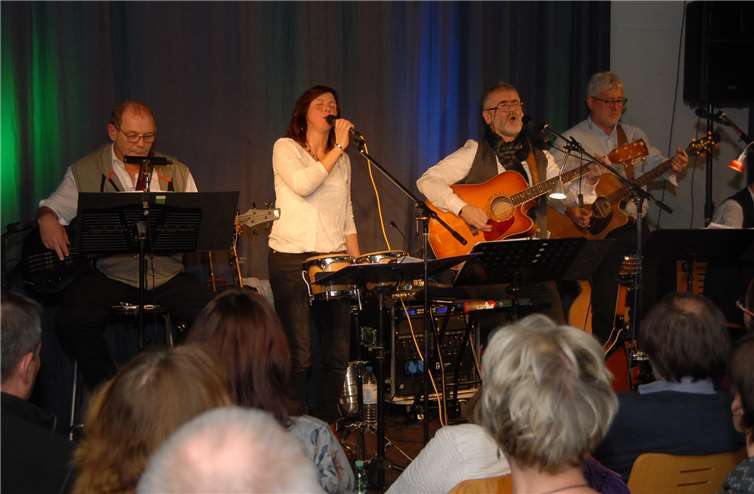 Gänsehaut-Momente erlebten die Besucher des Konzerts beiLiedern wie „Perfect“ von Ed Sheeran, das Melanie Kaulund Michael Thees im Duett sangen.