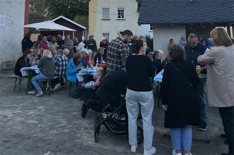 Bayrischer Abend auf dem Castorplatz in Lehmen mit traditioneller Bewirtung