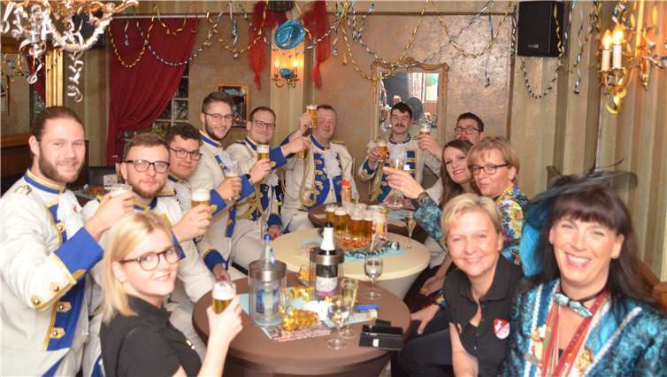 Lewe Leut feierten mit den Lewe Mädcha eine tolle Party Gäste aus Bell erfreuten die Lewe Mädcha mit ihrem Besuch.