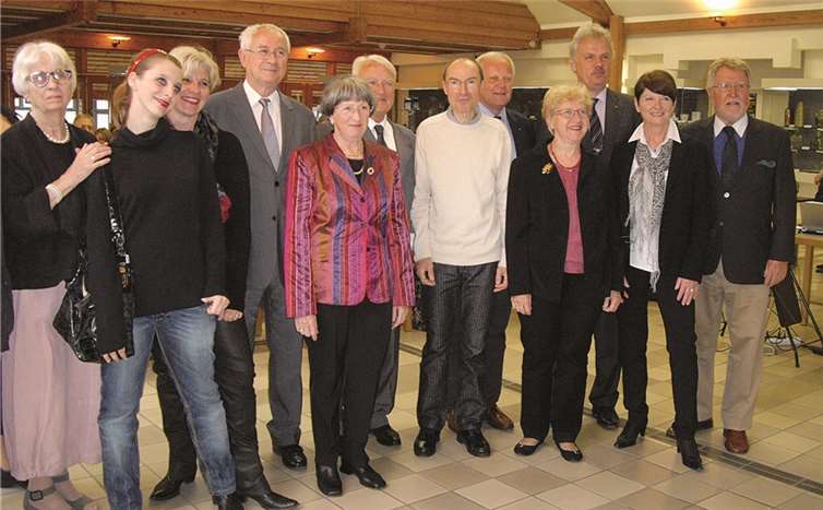 Gäste aus „Villeneuve lez Avignon“ und Gastgeber beim Empfang durch Bürgermeister Stefan Raetz. Privat