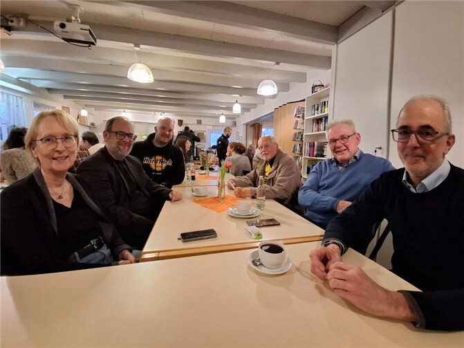 Gäste beim Bürgercafe: Ortsvorsteherin Christine Seelbach-Neuer, CDU-Kreisvorsitzender und Landtagskandidat Jan Petry, Stefan A. Busch, Romed H. Kaufhold, Dieter Neuer und Ortsverbandsvorsitzender Wolfgang Hardt.  Foto: Wolfgang Hardt