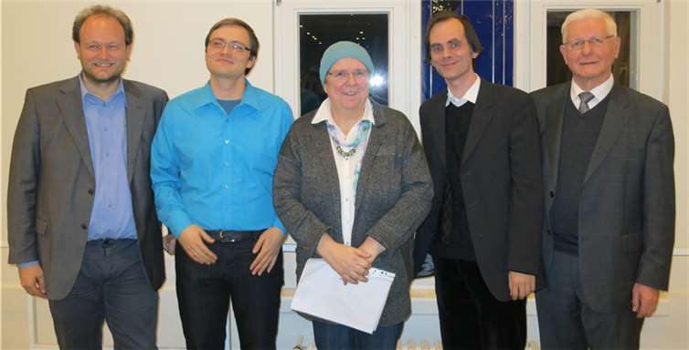 Gäste beim zweiten Akademietag 2016 der Pallottiner in Vallendar (von links): Prof. Dr. Klaus von Stosch (Universität Paderborn), Matthias Blöser (Pax Christi im Bistum Limburg, Bad Homburg), Rabeya Müller (Zentrum für islamische Frauenforschung in Köln), JProf. Dr. Alban Rüttenauer SAC (PTHV) und Prof. Dr. Alfred Schuchart (PTHV).privat