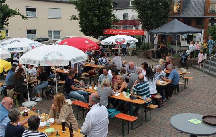 Gäste des 2. Lonniger Kultur Open Air 22.  Fotos: privat
