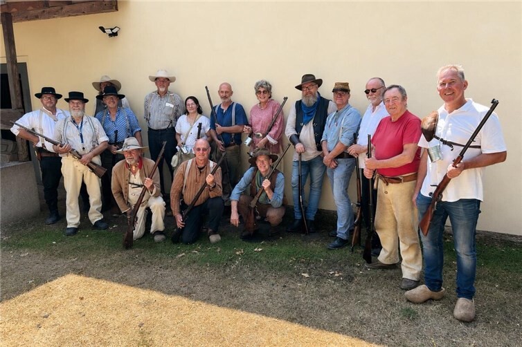 Gäste und Teilnehmer in historischen Kostümen