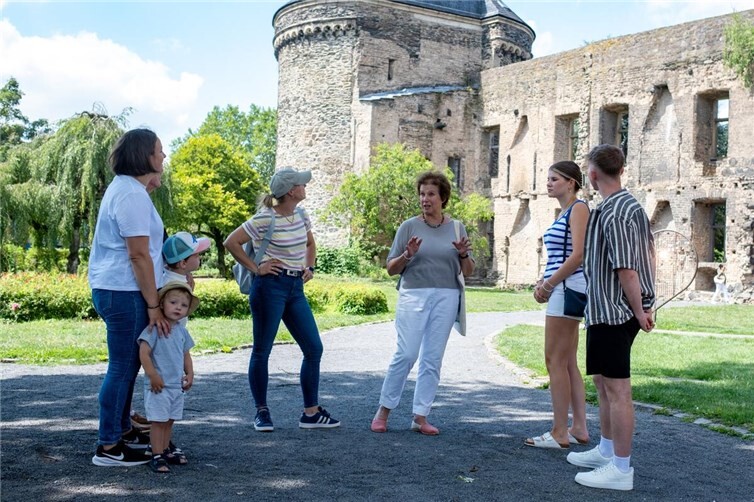 Gästeführerin im Andernacher Schlossgarten